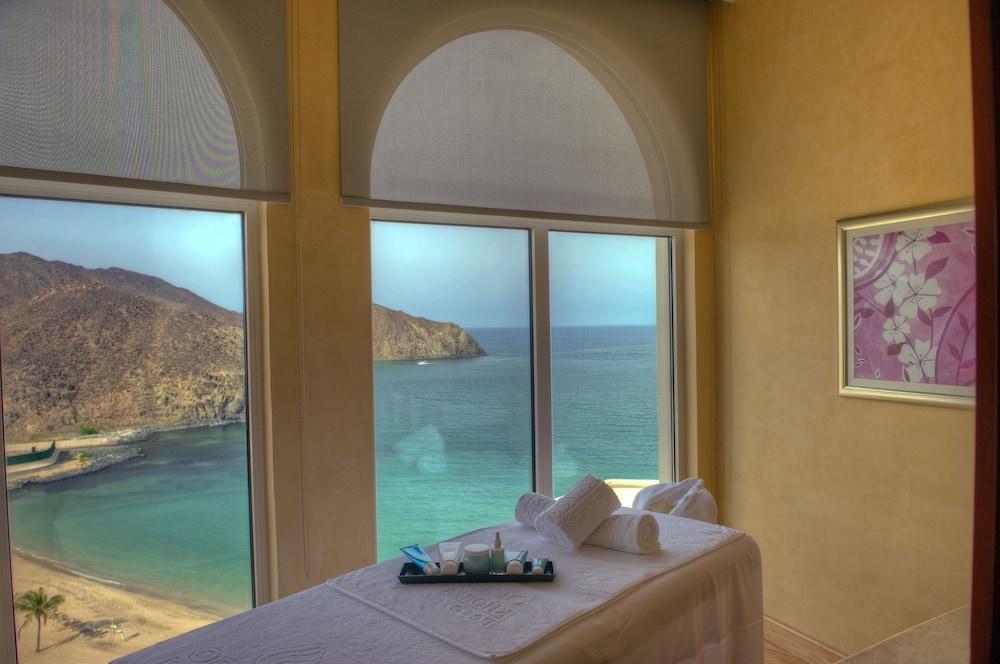 Oceanic Khorfakkan Resort & Spa Khor Fakkan Extérieur photo